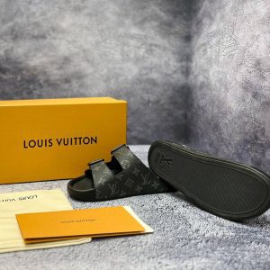 Шлепанцы Louis Vuitton