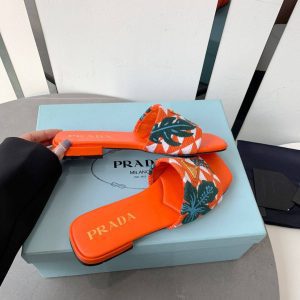 Шлёпанцы женские Prada