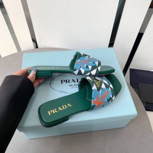 Шлёпанцы женские Prada