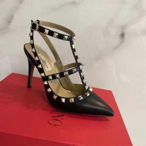 Туфли женские Valentino Garavani Rockstud