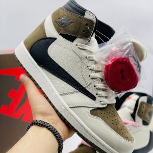 Кроссовки Nike Air Jordan 1 x Travis Scott