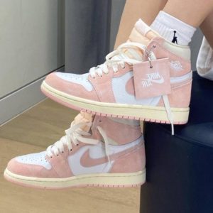 Кроссовки женские Nike Air Jordan 1