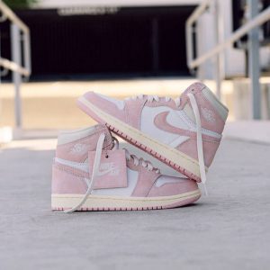 Кроссовки женские Nike Air Jordan 1