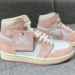 Кроссовки женские Nike Air Jordan 1