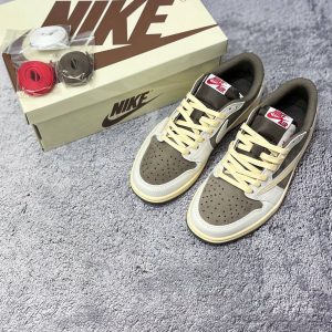 Кроссовки Nike Air Jordan 1 Low Travis Scott Reverse Mocha