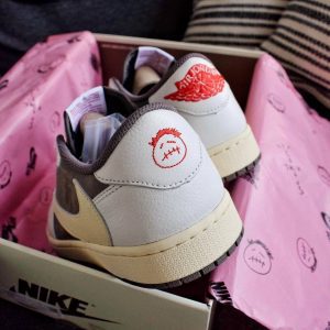 Кроссовки Nike Air Jordan 1 Low Travis Scott Reverse Mocha