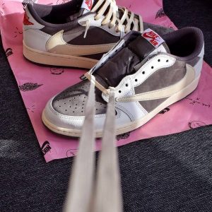 Кроссовки Nike Air Jordan 1 Low Travis Scott Reverse Mocha