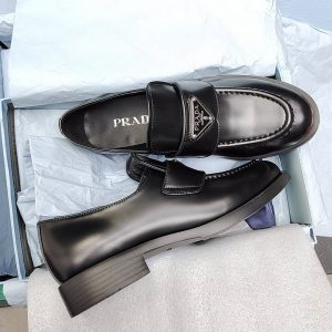 Лоферы женские Prada