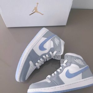 Кроссовки Nike Air Jordan1 Mid WMNS 