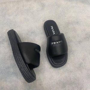 Шлёпанцы женские Prada