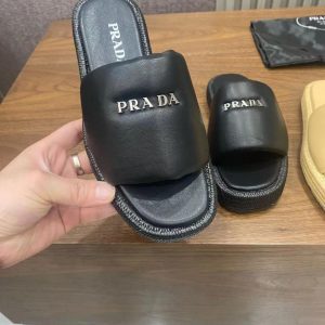 Шлёпанцы женские Prada