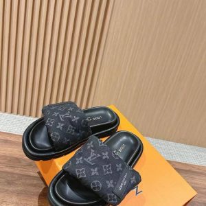 Шлепанцы женские Louis Vuitton