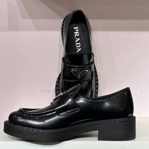 Лоферы женские Prada