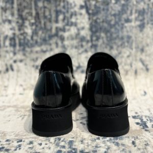 Лоферы женские Prada