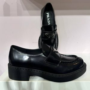 Лоферы женские Prada