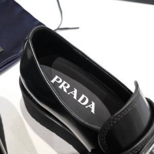 Лоферы женские Prada