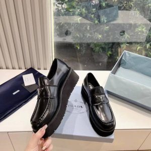 Лоферы женские Prada