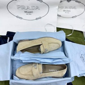 Лоферы Prada