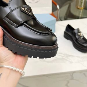 Лоферы женские Prada